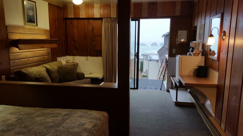 בנדון Sunset Oceanfront Lodging מראה חיצוני תמונה