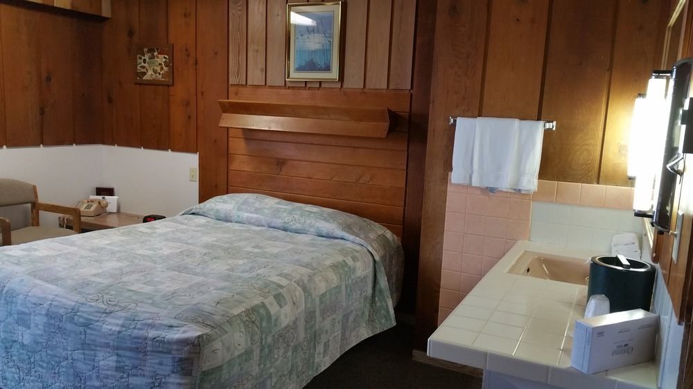 בנדון Sunset Oceanfront Lodging מראה חיצוני תמונה