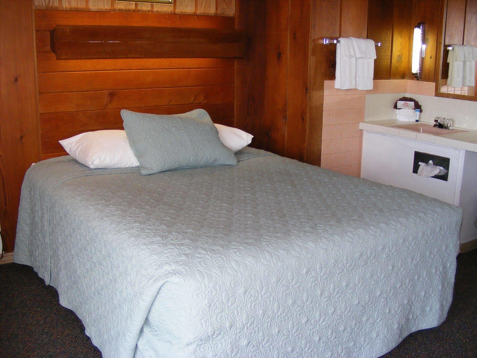 בנדון Sunset Oceanfront Lodging מראה חיצוני תמונה