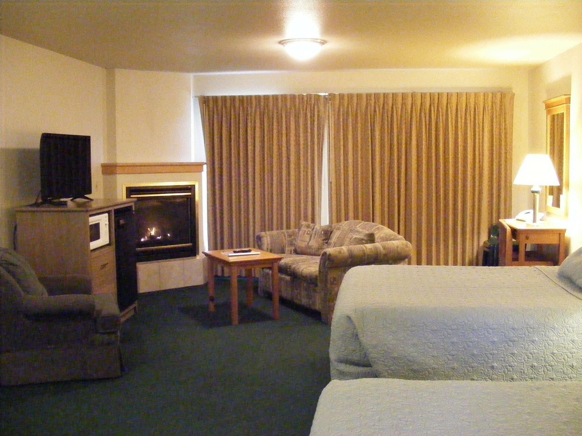 בנדון Sunset Oceanfront Lodging מראה חיצוני תמונה