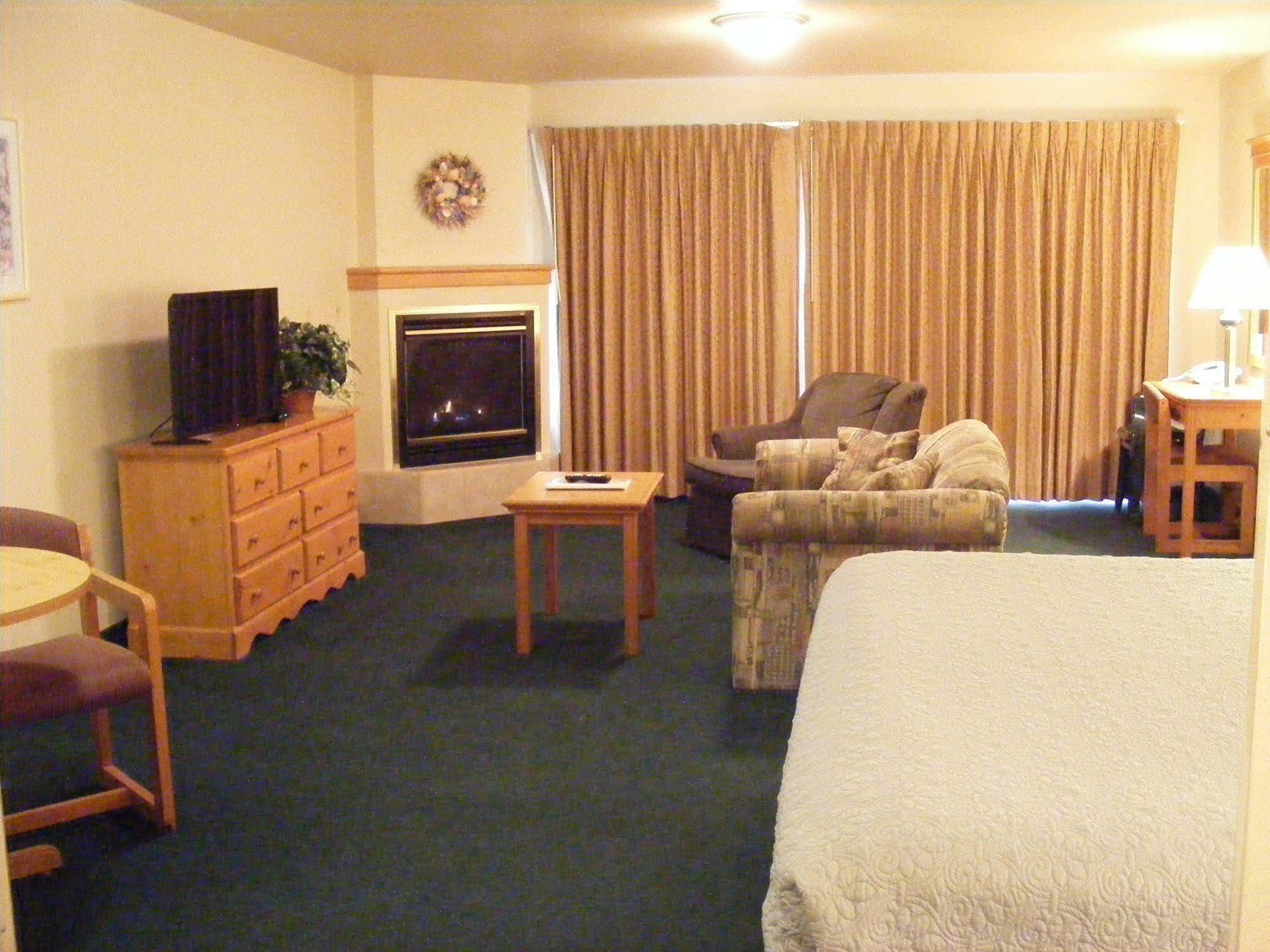 בנדון Sunset Oceanfront Lodging מראה חיצוני תמונה